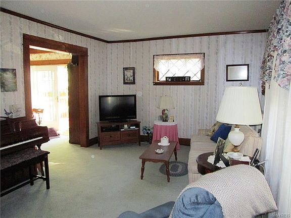 4th image of 39 Revere Pl