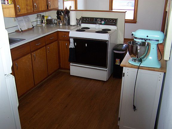 3rd image of 212 County Road 801