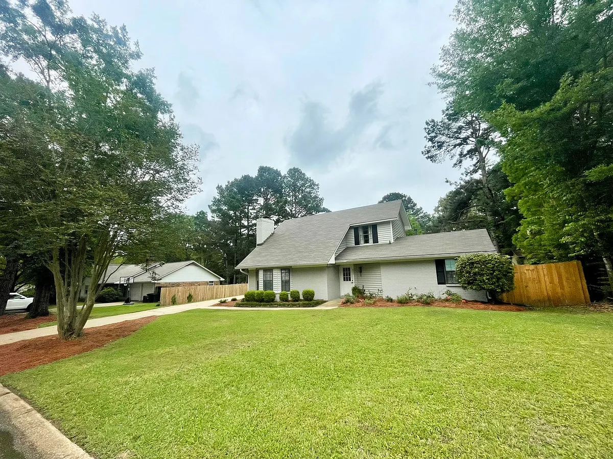 Building Photo - 453 Pine Ridge Dr