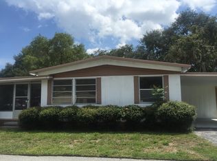 122 Poinsettia Dr, Leesburg, FL 34788