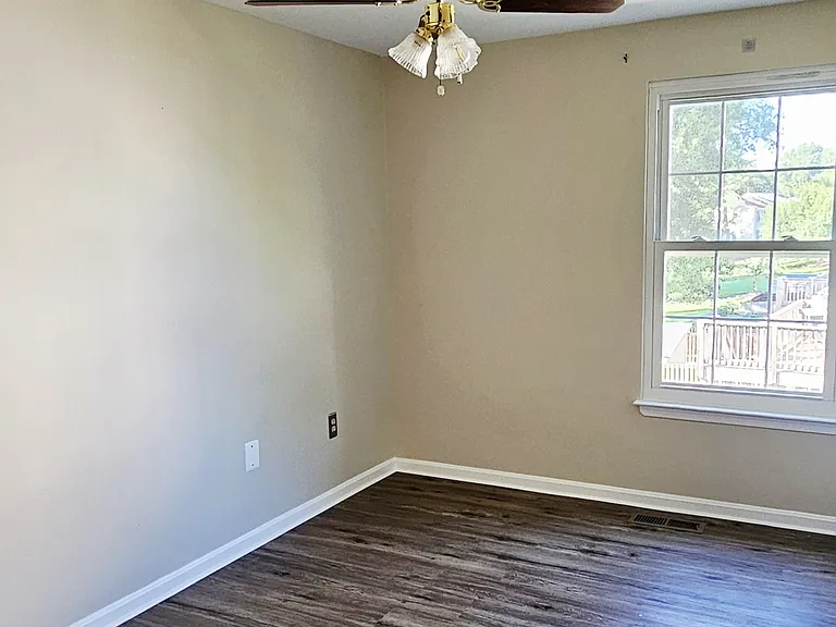 17519 Longview Ln — Photo 20