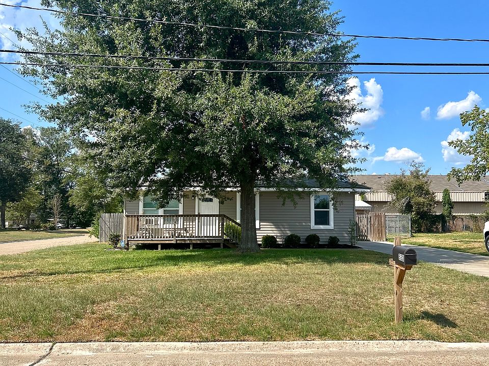 1st image of 520 Lake St