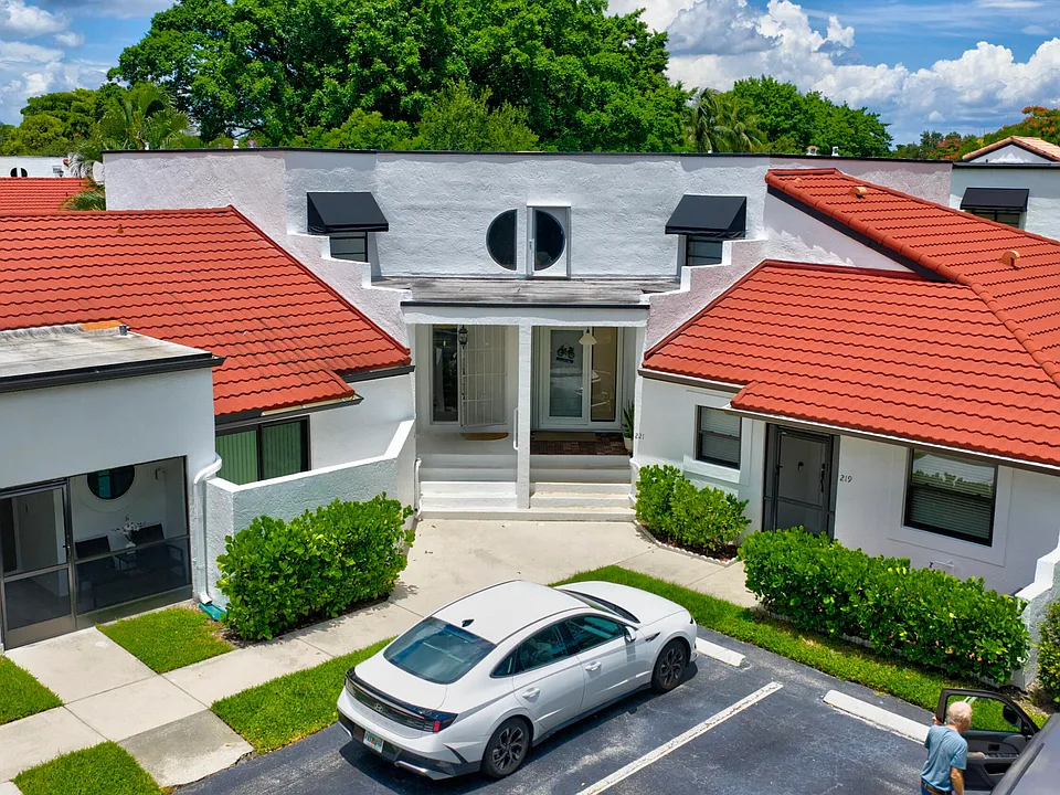 223 NW 36th Ave