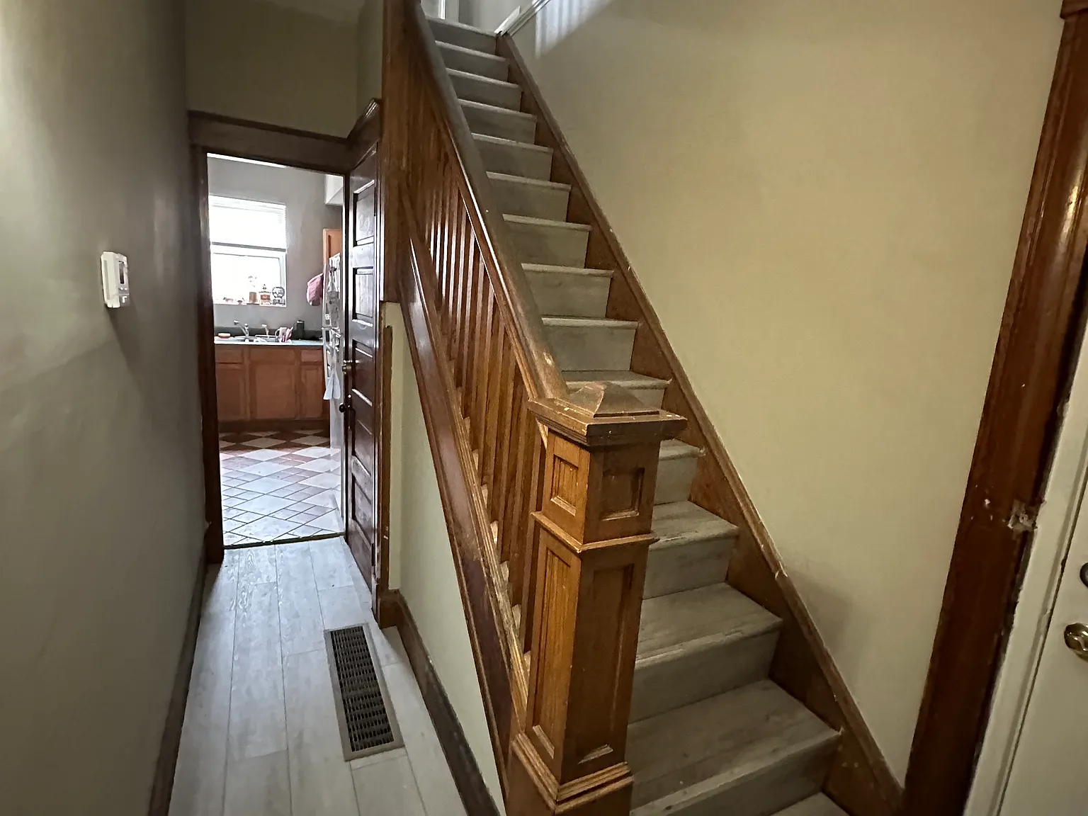 4 bed, 1.5 bath, 2250 sqft, $2,800 — Photo 2