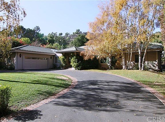 3rd image of 3951 Stansbury Ave