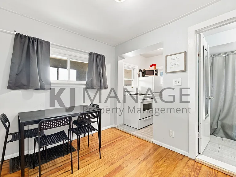 2535 Gainsboro St — Photo 3