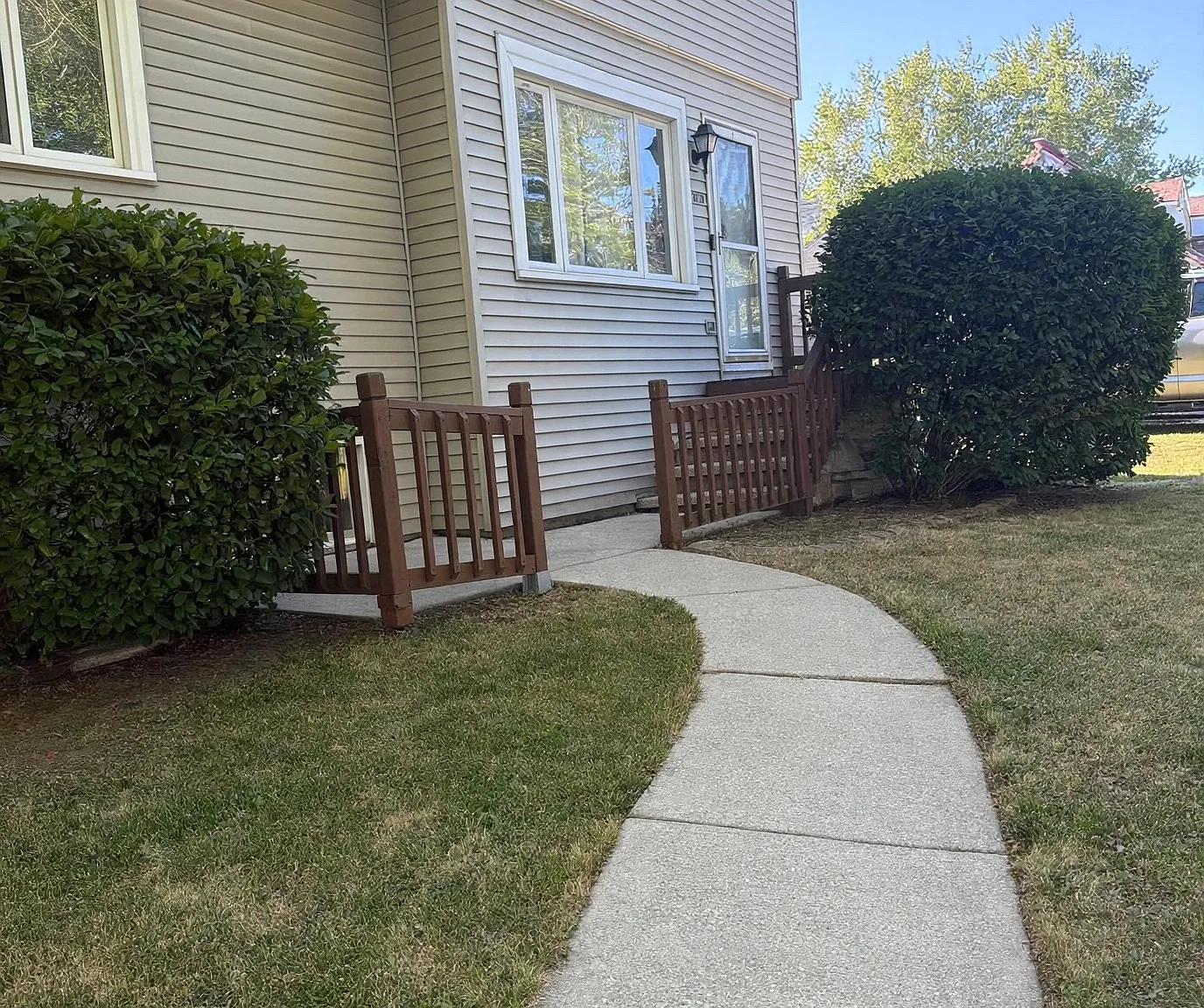 4 bed, 1.5 bath, $2,500 — Photo 1