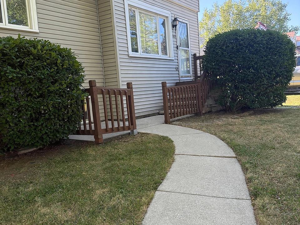 1st image of 3175 S 105th St