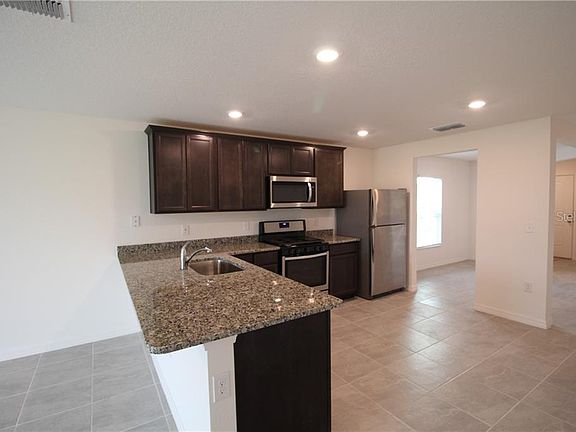 5th image of 384 Kensington View Dr