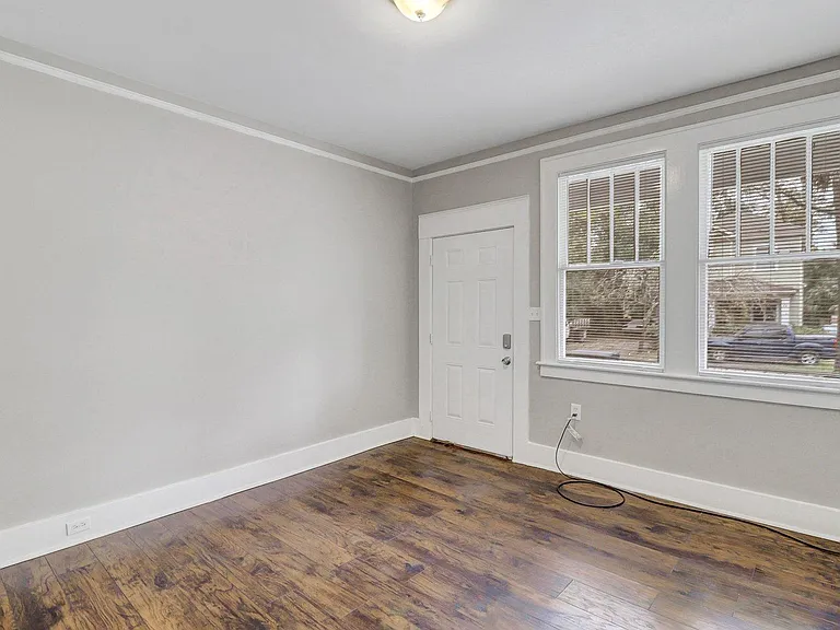 708 W Victory Dr #A — Photo 8
