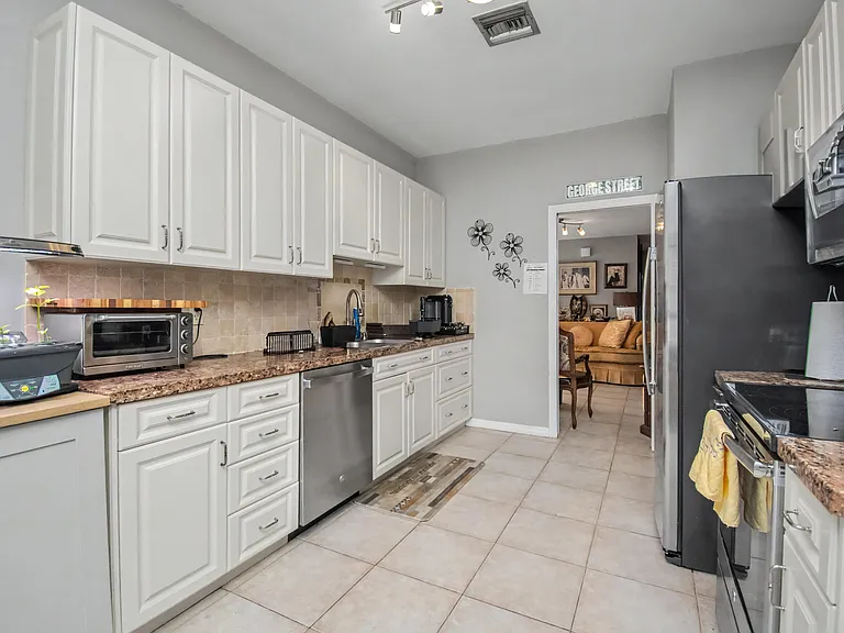 7678 Solimar Cir — Photo 21
