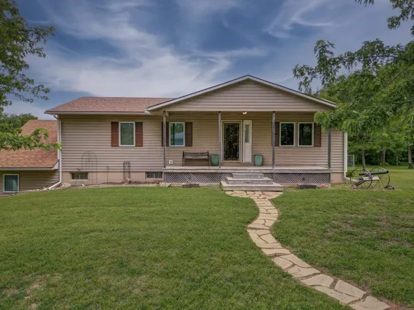 2216 W 6th Ave, Winfield, KS 67156