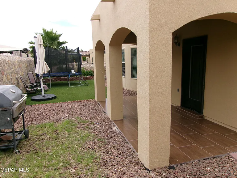 824 Caterick St — Photo 27