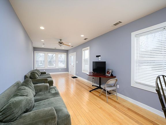 4th image of 802 N 12th Ave