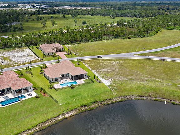 2nd image of 3008 SW English Garden Dr