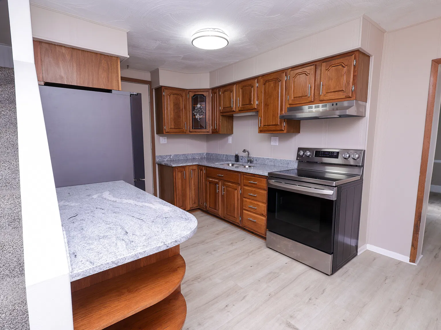 4 bed, 2.5 bath, 2200 sqft, $1,950 — Photo 1