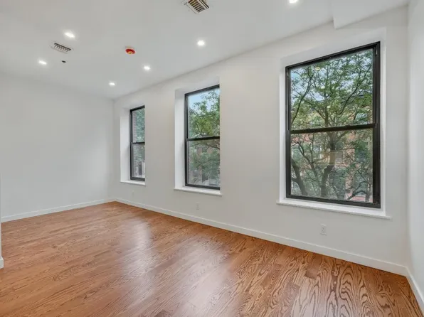 109 President Street image 2 of 17