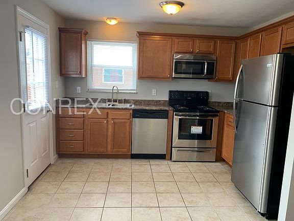 4th image of 9310 Comstock Dr