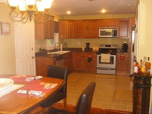 2nd image of 502 Lowndes Hill Rd