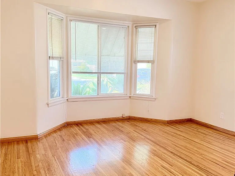 828 N Pass Ave — Photo 24