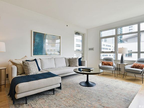 5th image of 403 Main St APT 516N