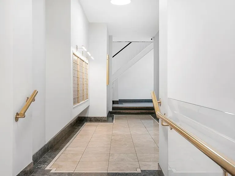 360 W 55th St #4C — Photo 11