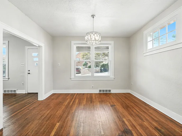 3229 Beacon Hill Ave — Photo 9