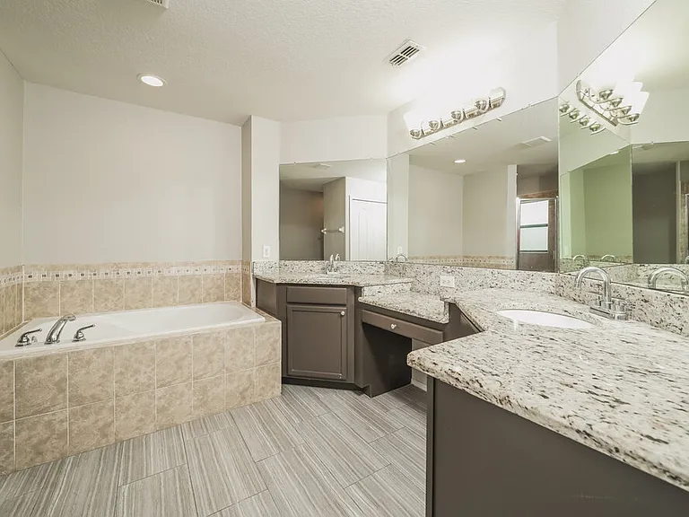 8179 Woodvine Cir — Photo 10