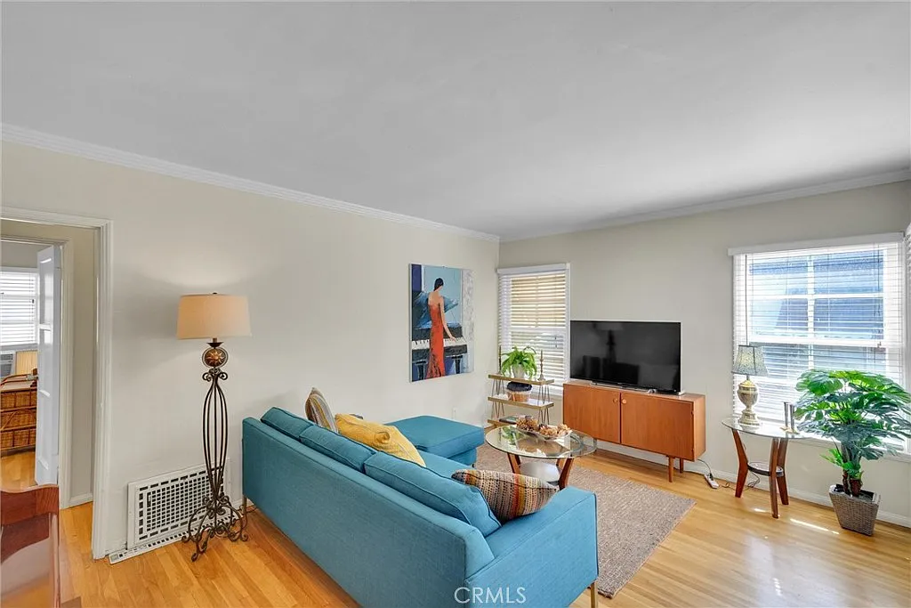 2 bed, 850 sqft, $3,400 — Photo 4