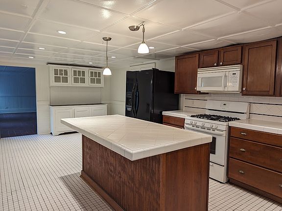 Cook's kitchen with lots of storage and work space, an island and a charming feel