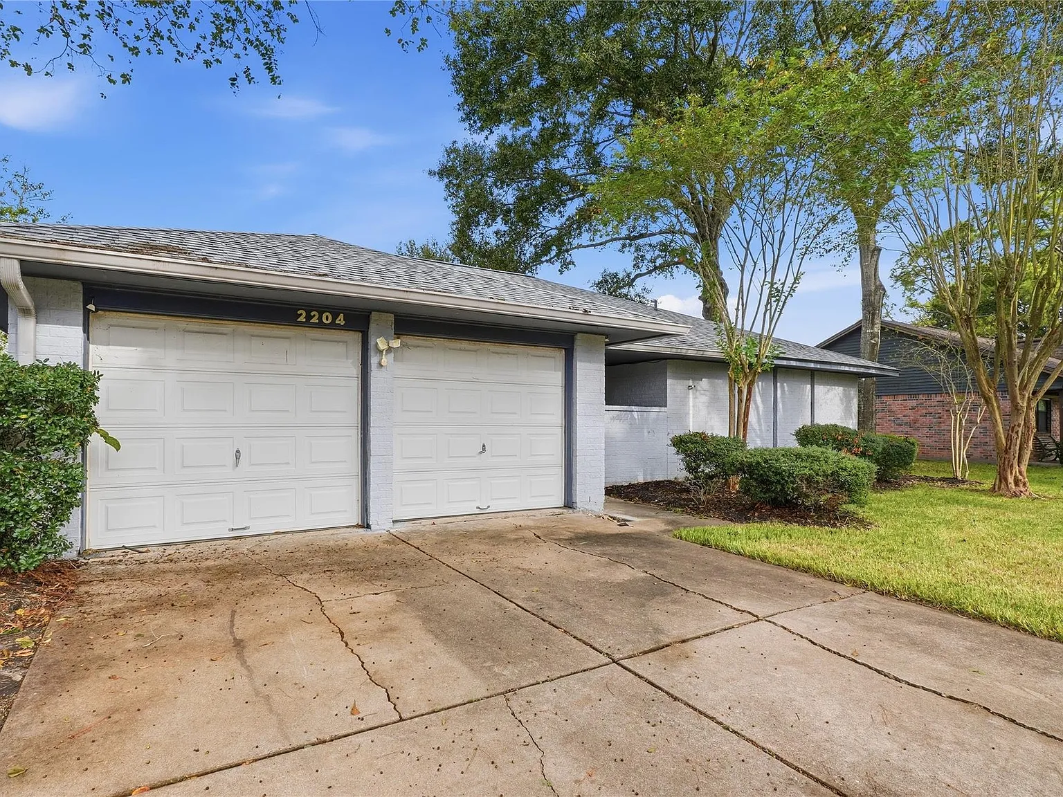 3 bed, 2.0 bath, 1454 sqft, $2,050 — Photo 2