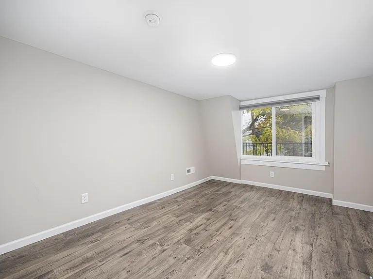 737 Franklin Ave #8 — Photo 8