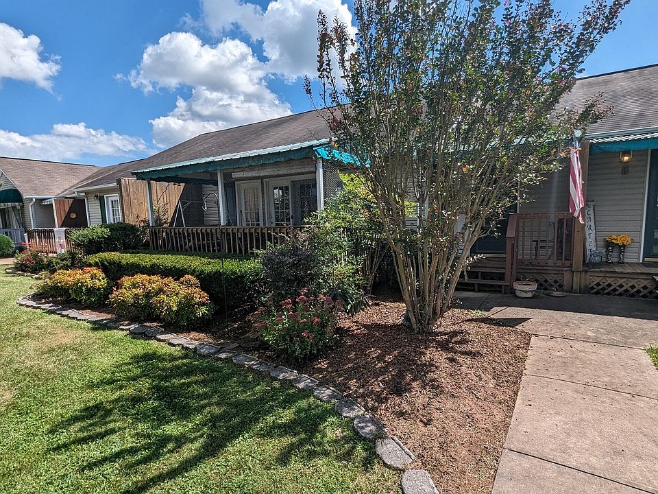 1st image of 212 Hunter Hills Cir APT 3