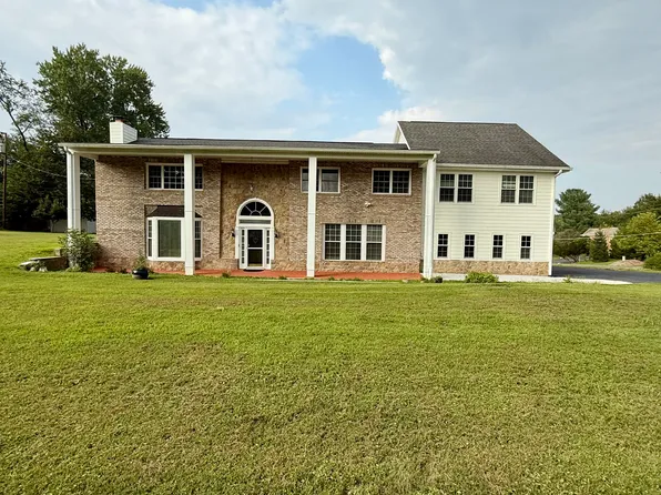 10828 Miller Rd, Oakton, VA 22124