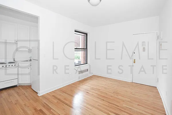 Rented by LC Lemle Real Estate Group | media 16