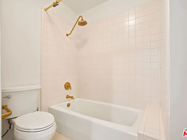 10724 Wilshire Blvd #1104 — Photo 28