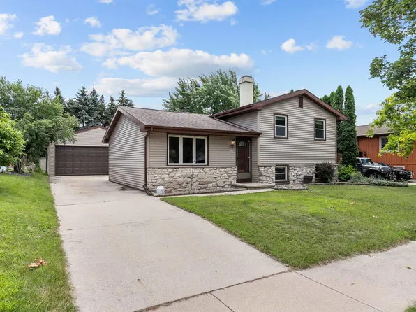 2035 Allerton Dr, Oshkosh, WI 54904