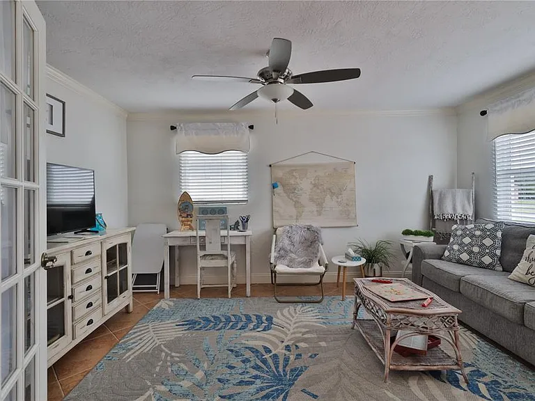 813 E 6th Ave — Photo 5