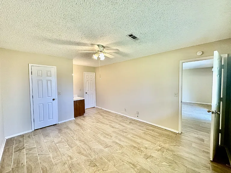1320 W Linden St — Photo 10
