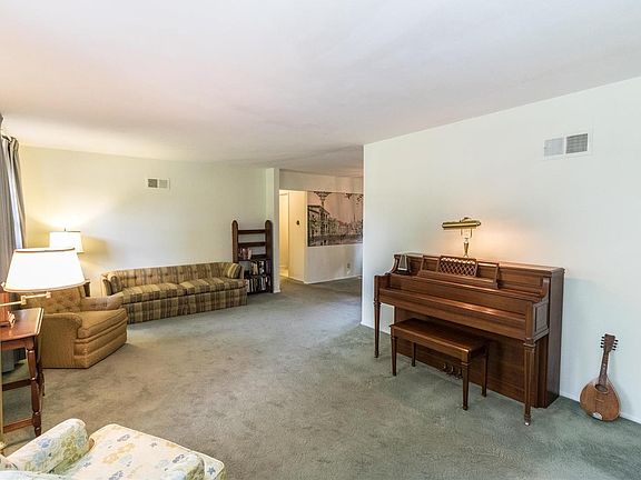 4th image of 2208 Cleek Ct