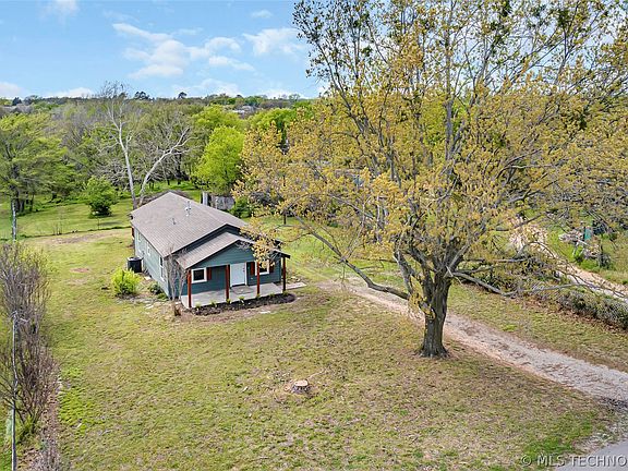 3rd image of 2615 N Rancho Ln