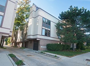 425 S Oak Park Ave APT A, Oak Park, IL 60302