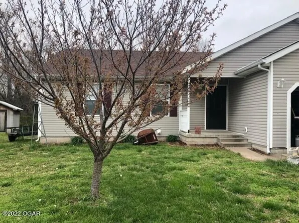 1815 Webbwood Dr, Webb City, MO 64870