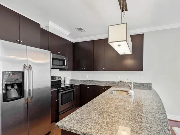 815 N Patrick St Unit 211, Alexandria, VA 22314