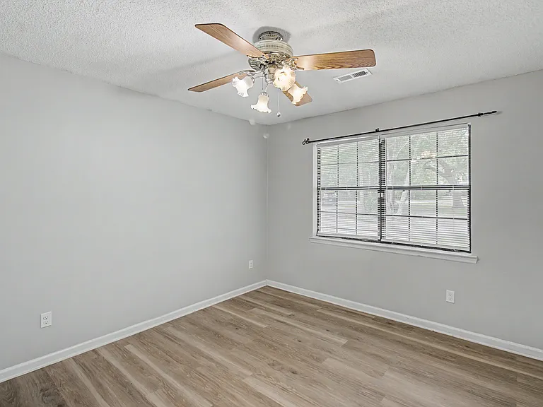 21 Pinewood Ln — Photo 9