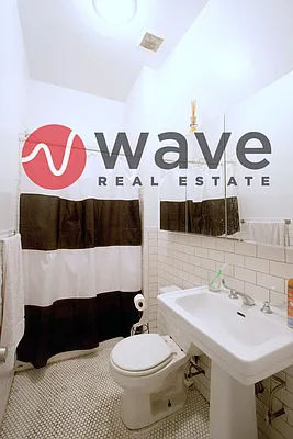 Rented by Wave Real Estate Group | media 44