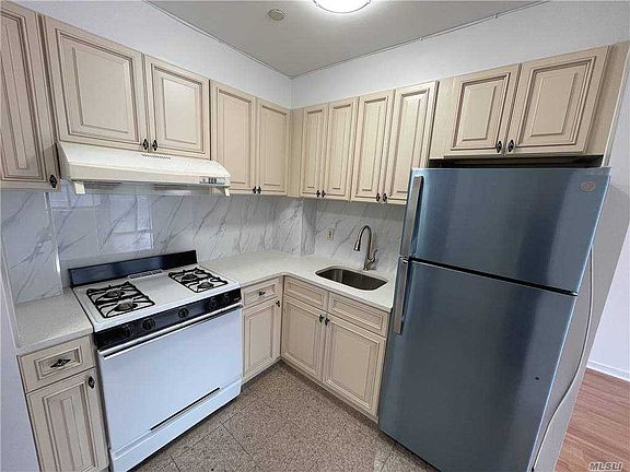 3rd image of 14448 Roosevelt Ave APT 5D
