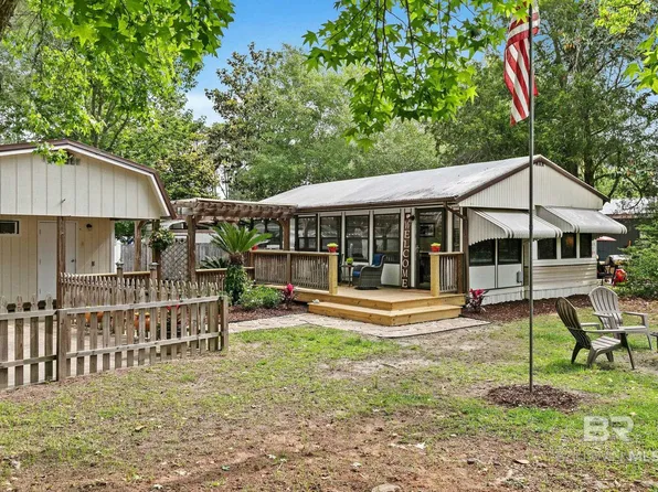 473 Buena Vista Dr, Lillian, AL 36549