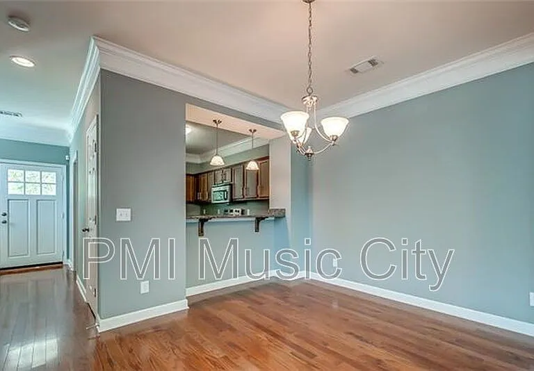 2324 Knowles Ave — Photo 12