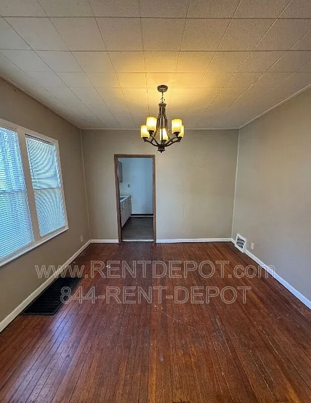 2 bed, 1.0 bath, 912 sqft, $925 — Photo 3